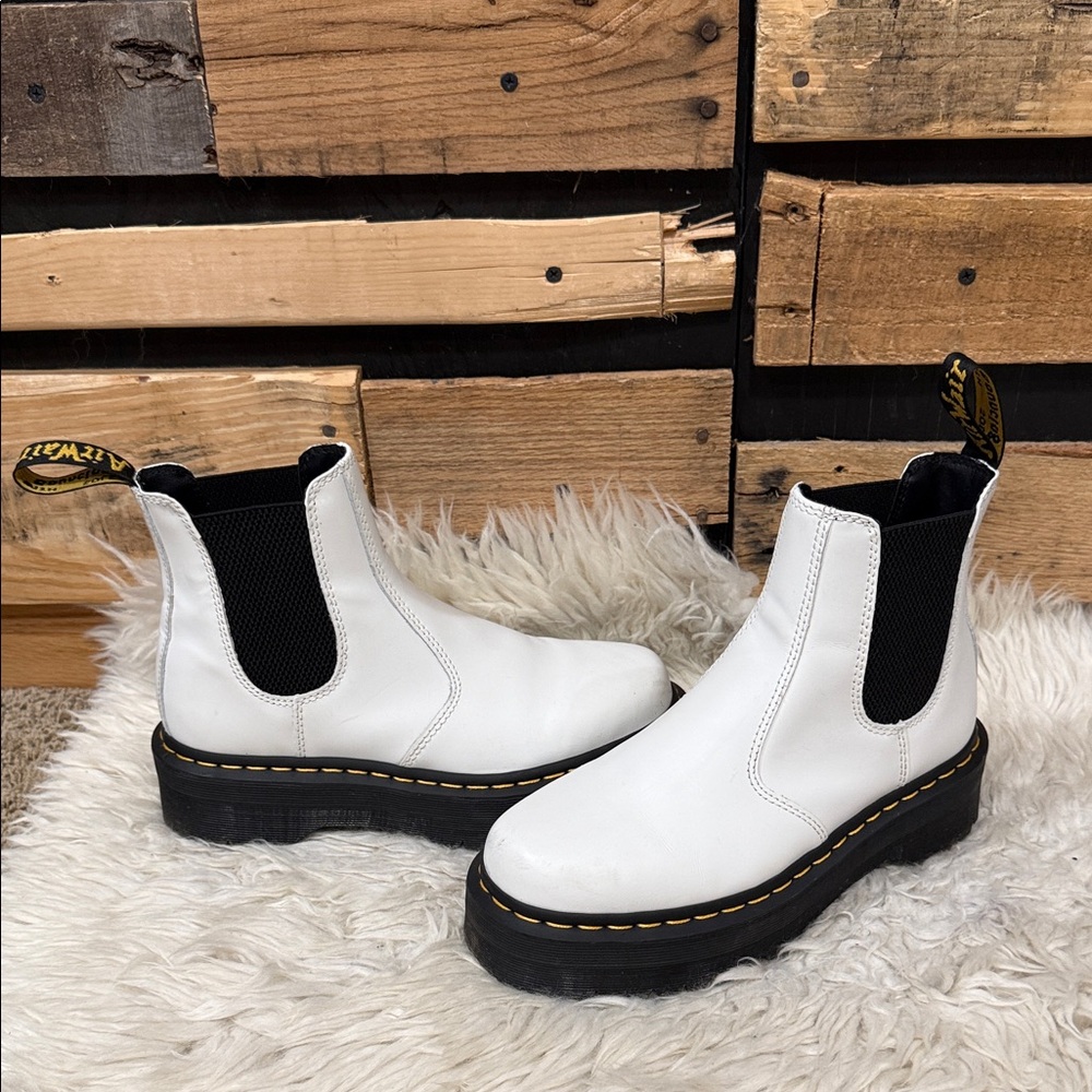 DR. MARTENS 2976 QUAD PLATFORM CHELSEA WOMEN'S BOOT WHITE SMOOTH LEATHER SIZE 8